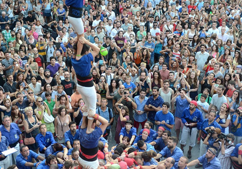 human towers in barcelona